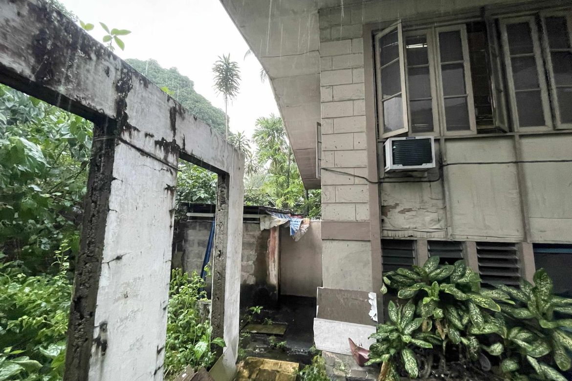 2 Bedroom Commercial for Sale in South Triangle, Quezon City, Metro Manila near MRT-3 Kamuning – photo 3