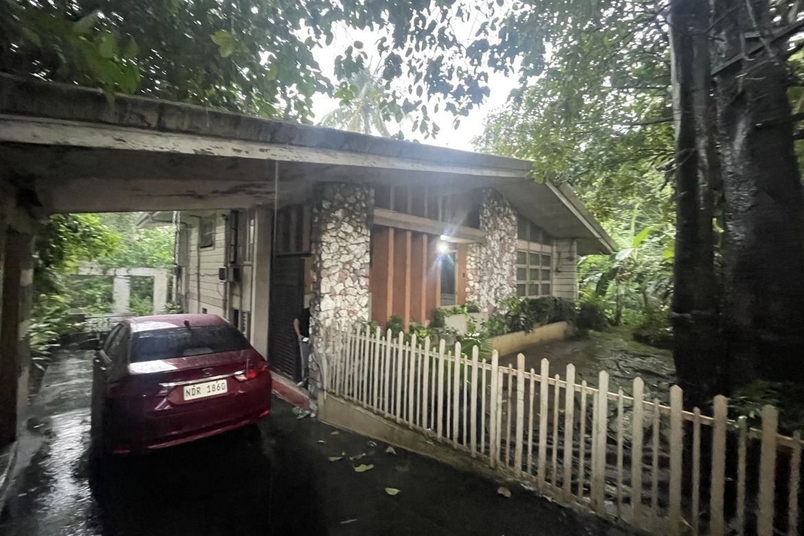 2 Bedroom Commercial for Sale in South Triangle, Quezon City, Metro Manila near MRT-3 Kamuning – photo 4