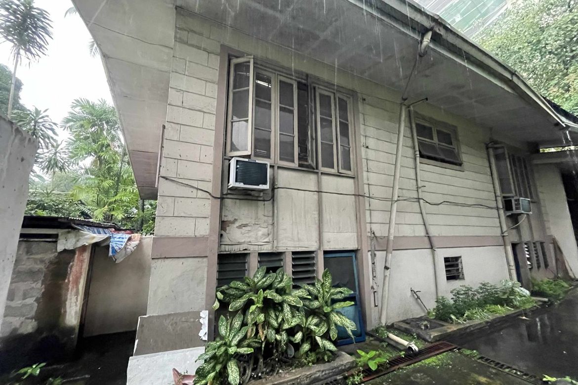 2 Bedroom Commercial for Sale in South Triangle, Quezon City, Metro Manila near MRT-3 Kamuning – photo 5