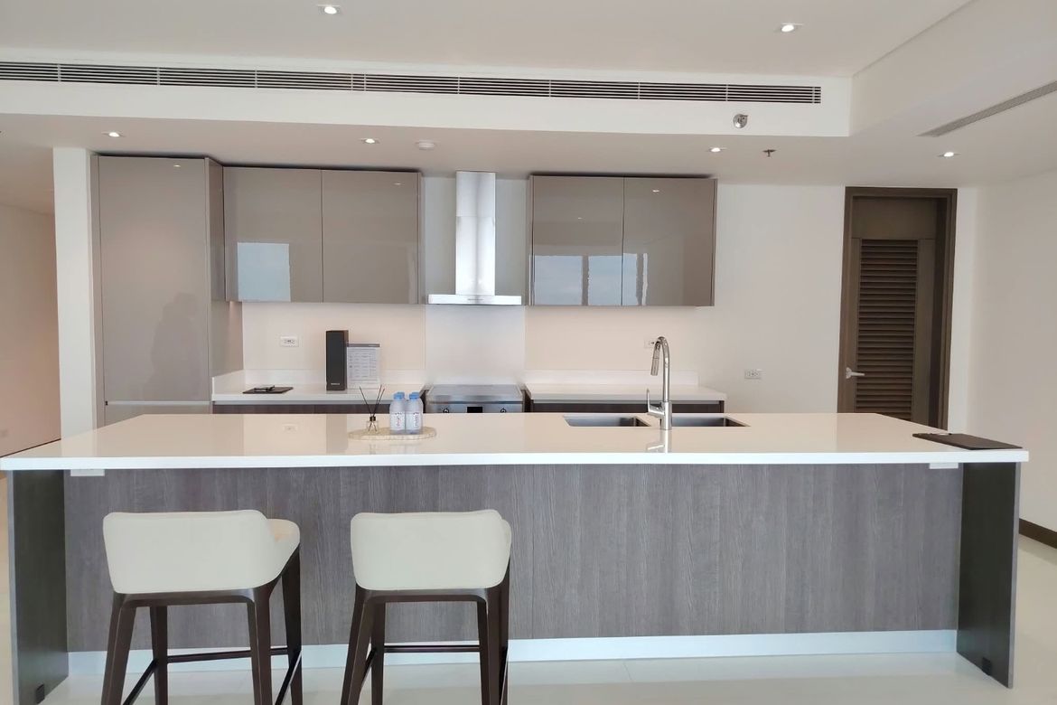 2 Bedroom Condo for Rent in Park Central Towers, Urdaneta, Makati, Metro Manila near MRT-3 Ayala
