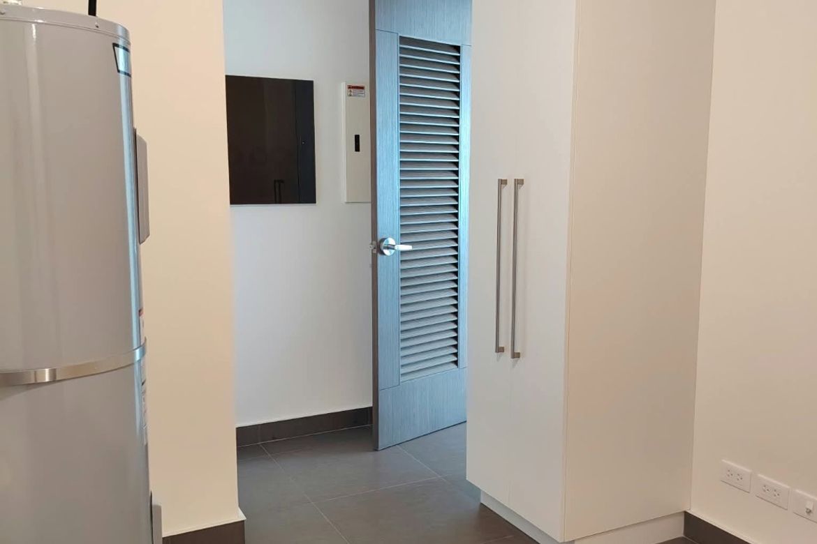 2 Bedroom Condo for Rent in Park Central Towers, Urdaneta, Makati, Metro Manila near MRT-3 Ayala photo 8