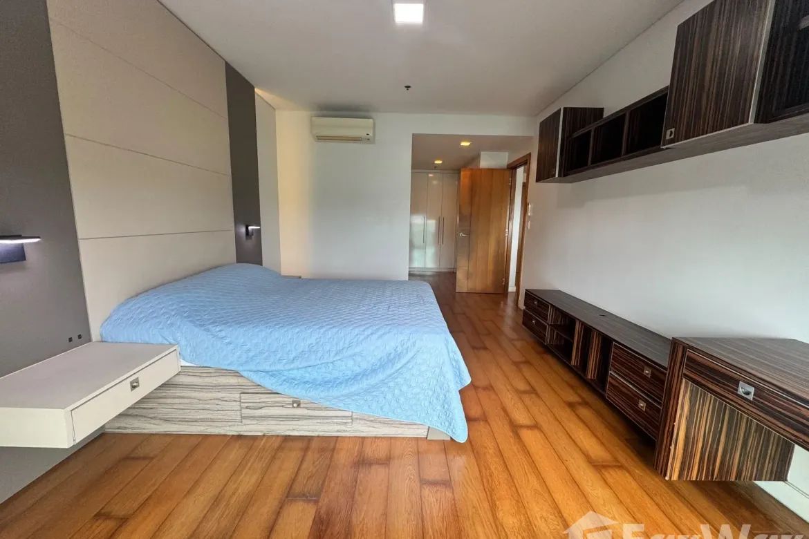 2 Bedroom Condo for Rent in Park Terraces, San Lorenzo, Makati, Metro Manila near MRT-3 Ayala photo 3
