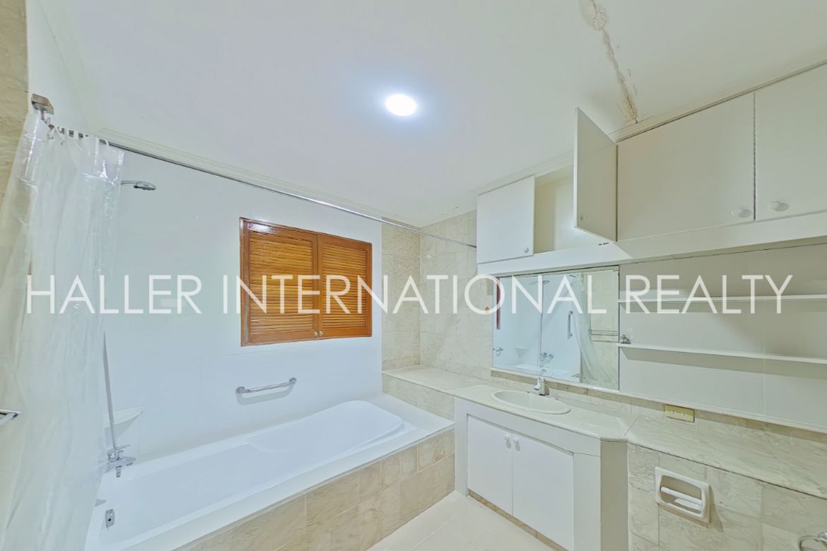 2 Bedroom Condo for Rent in Punta Engaño, Lapu-Lapu, Cebu photo 3