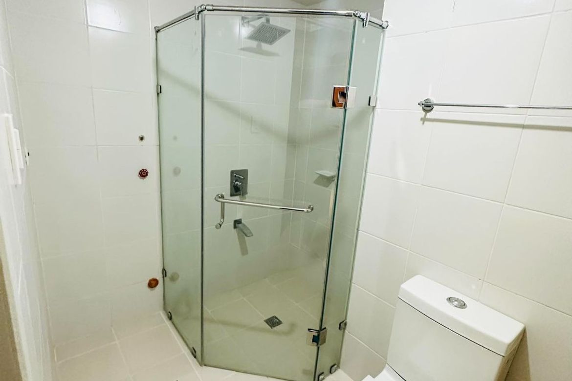2 Bedroom Condo for Sale in Baclaran, Parañaque, Metro Manila near LRT-1 EDSA – photo 4