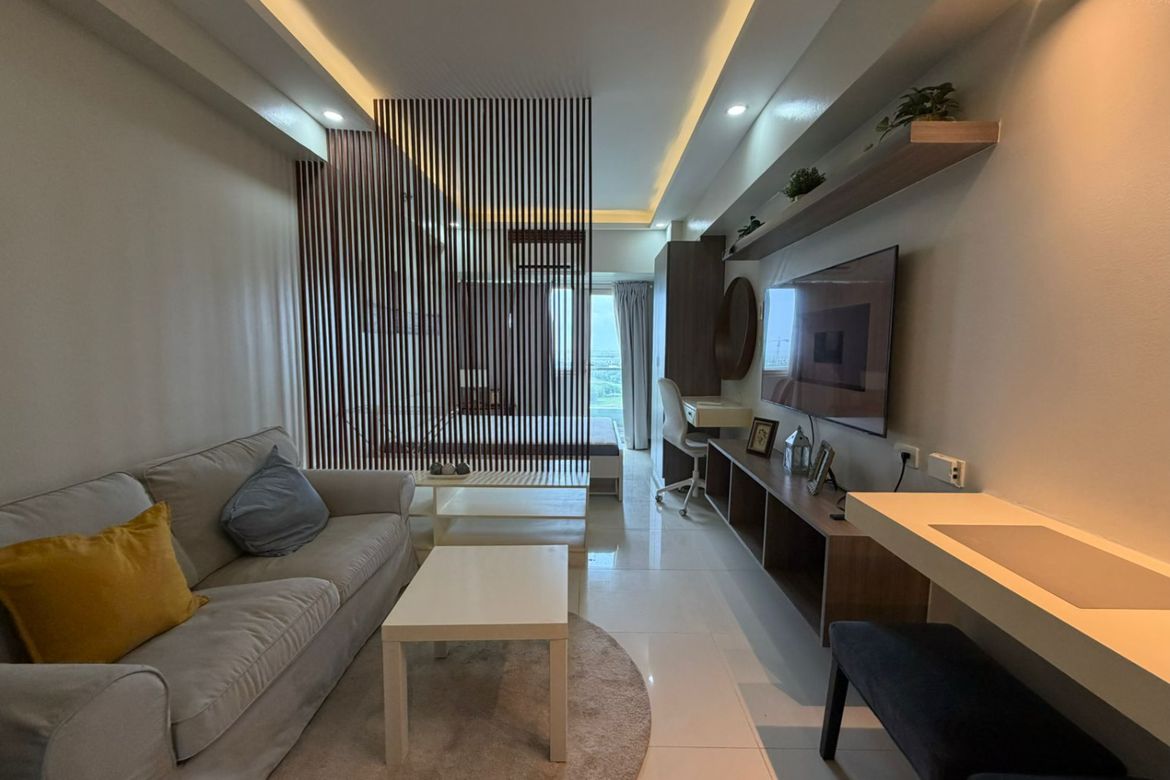 2 Bedroom Condo for Sale in Barangay 7, Pasay, Metro Manila near LRT-1 Gil Puyat