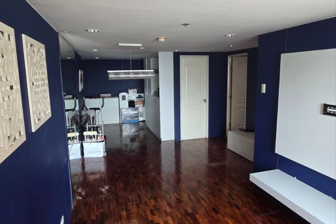 2 Bedroom Condo for Sale in Barangka Ilaya, Mandaluyong, Metro Manila near MRT-3 Boni