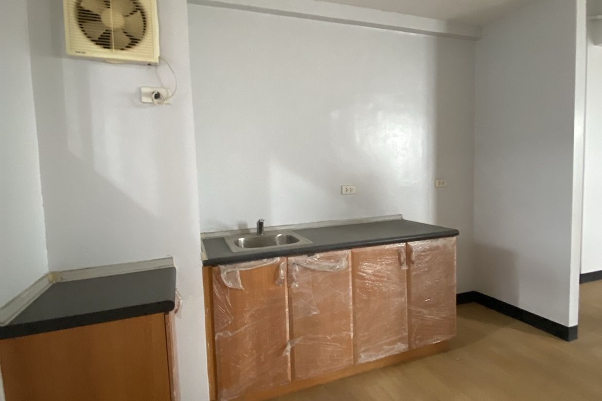 2 Bedroom Condo for Sale in Cambridge Village, San Andres, Cainta, Rizal – photo 6