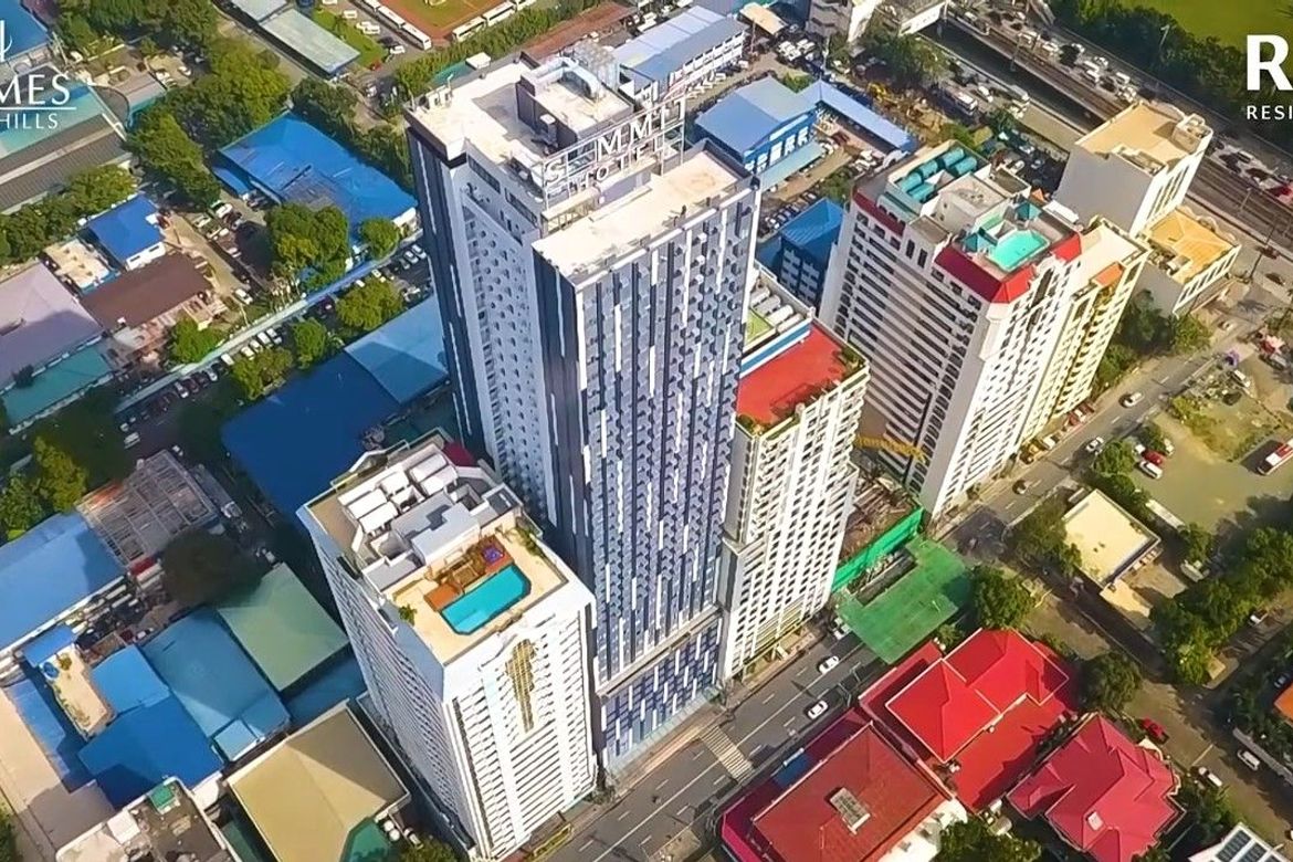 2 Bedroom Condo for Sale in Chimes Greenhills, Greenhills, San Juan, Metro Manila near MRT-3 Santolan – photo 2