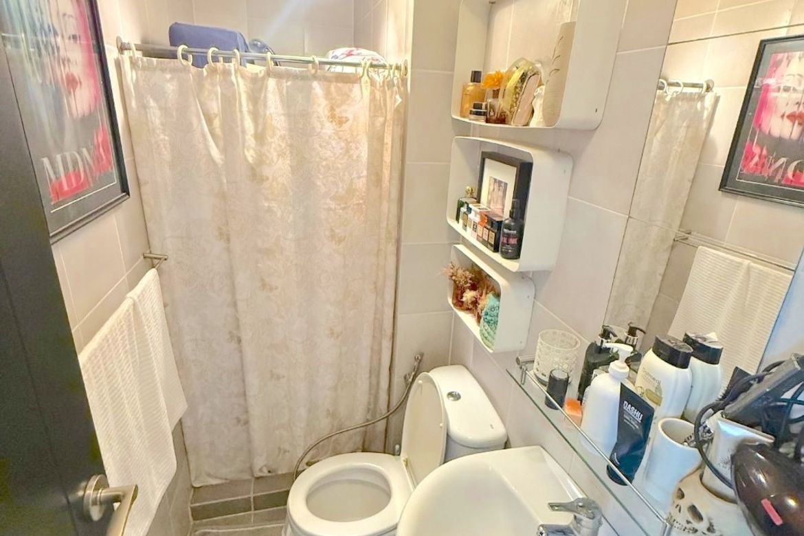2 Bedroom Condo for Sale in Fairways Tower, BGC, Taguig – photo 11