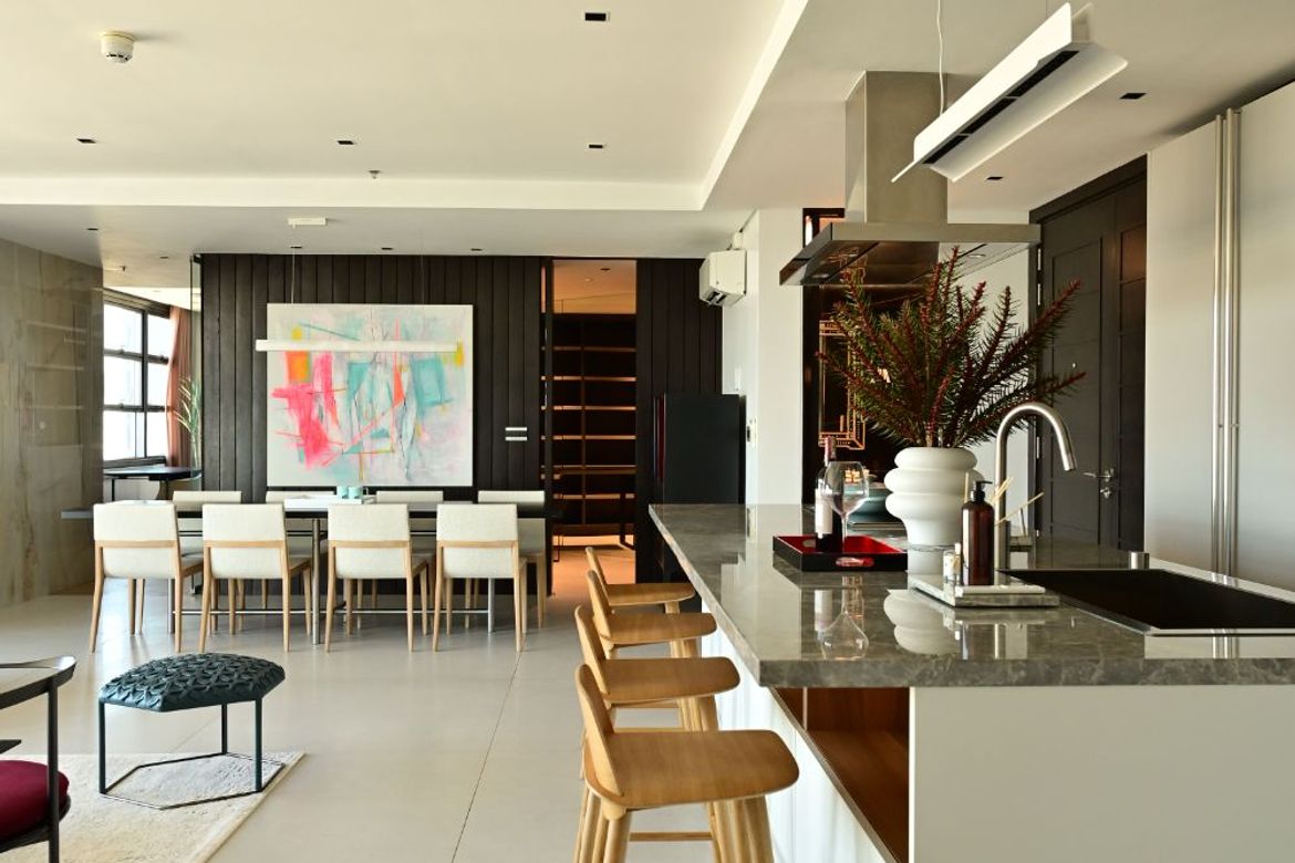 2 Bedroom Condo for Sale in Garden Towers, San Lorenzo, Makati City near MRT-3 Ayala – photo 2