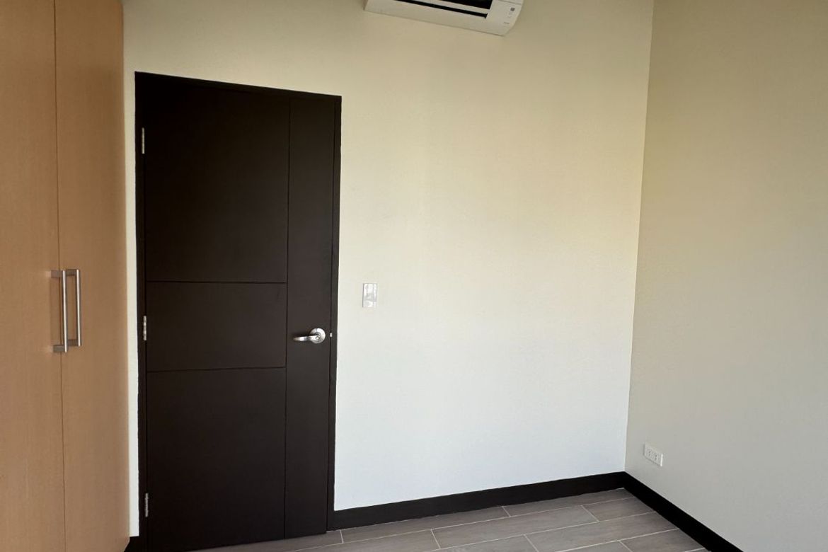 2 Bedroom Condo for Sale in Greenbelt Hamilton, San Lorenzo, Makati City – photo 7