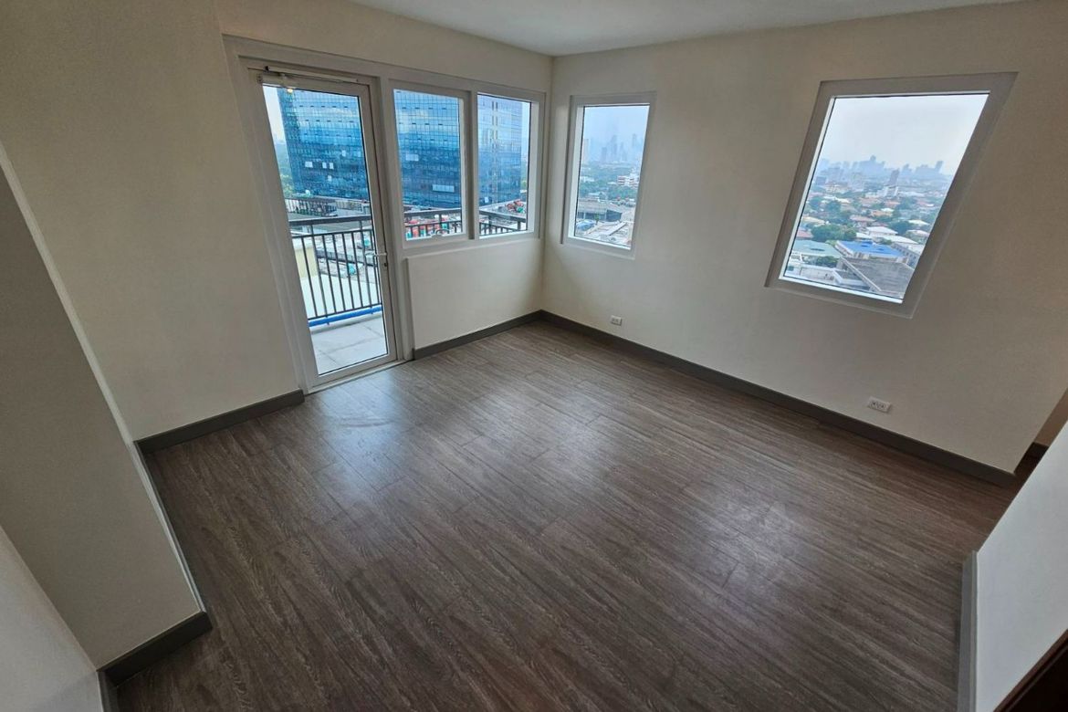 2 Bedroom Condo for Sale in Greenhills, San Juan, Metro Manila near MRT-3 Santolan
