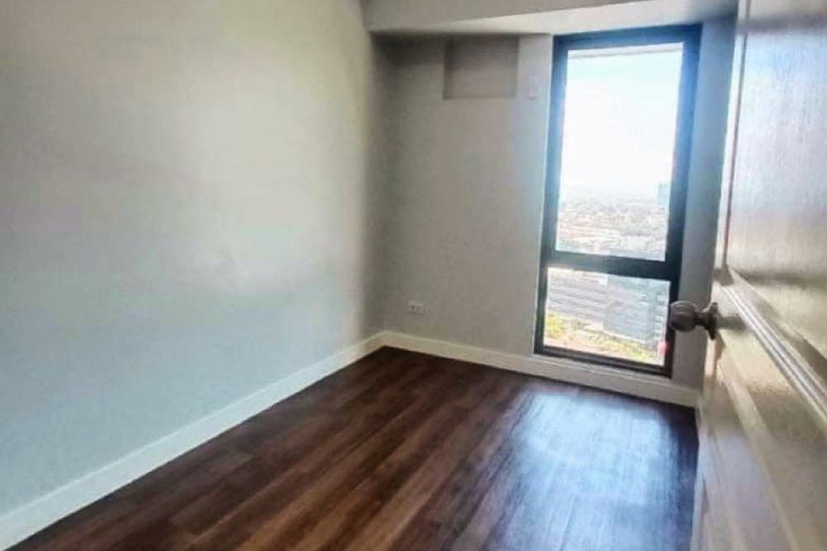 2 Bedroom Condo for Sale in Highway Hills, Mandaluyong, Metro Manila near MRT-3 Boni