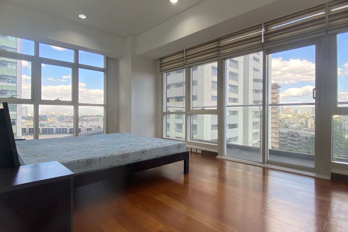 2 Bedroom Condo for Sale in Katipunan, Quezon City, Metro Manila near LRT-1 Roosevelt – photo 4