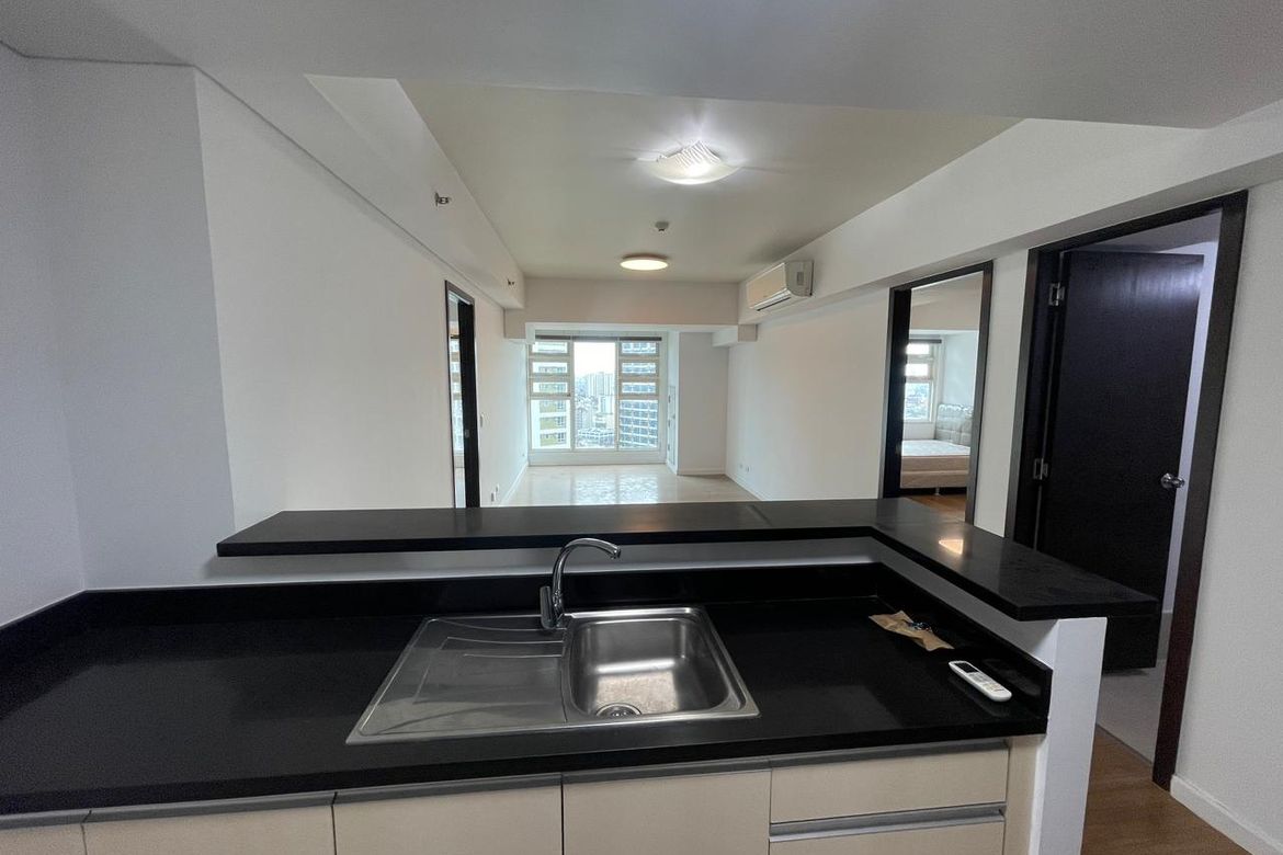 2 Bedroom Condo for Sale in Kroma Tower, San Lorenzo, Makati, Metro Manila – photo 5