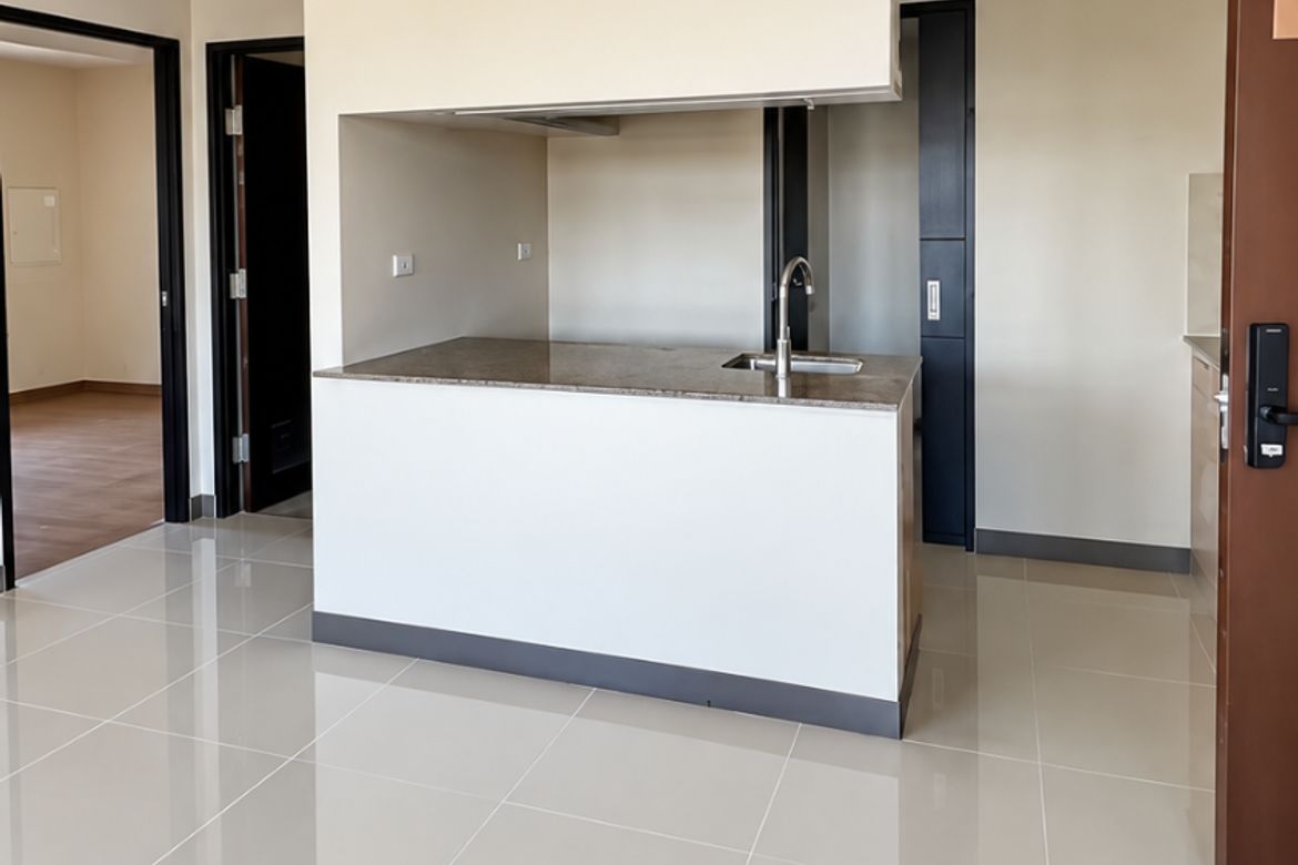 2 Bedroom Condo for Sale in Magallanes, Makati City near MRT-3 Magallanes