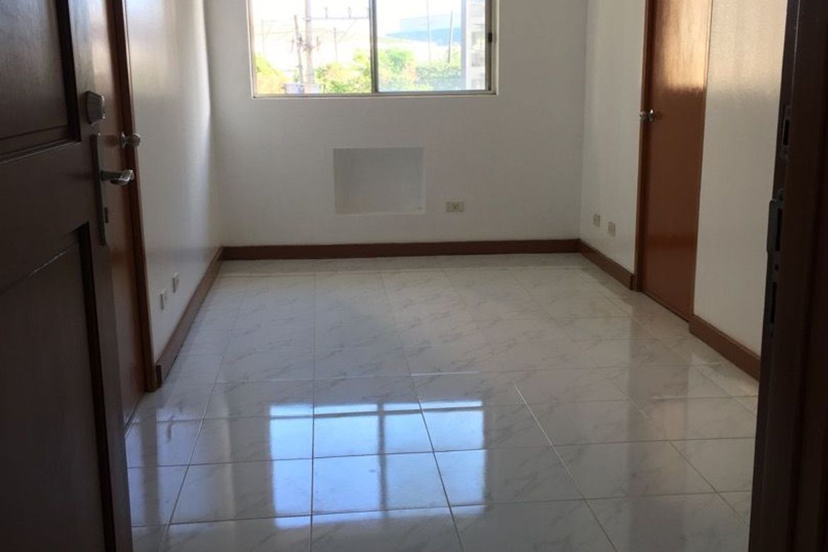 2 Bedroom Condo for Sale in Merville, Parañaque, Metro Manila