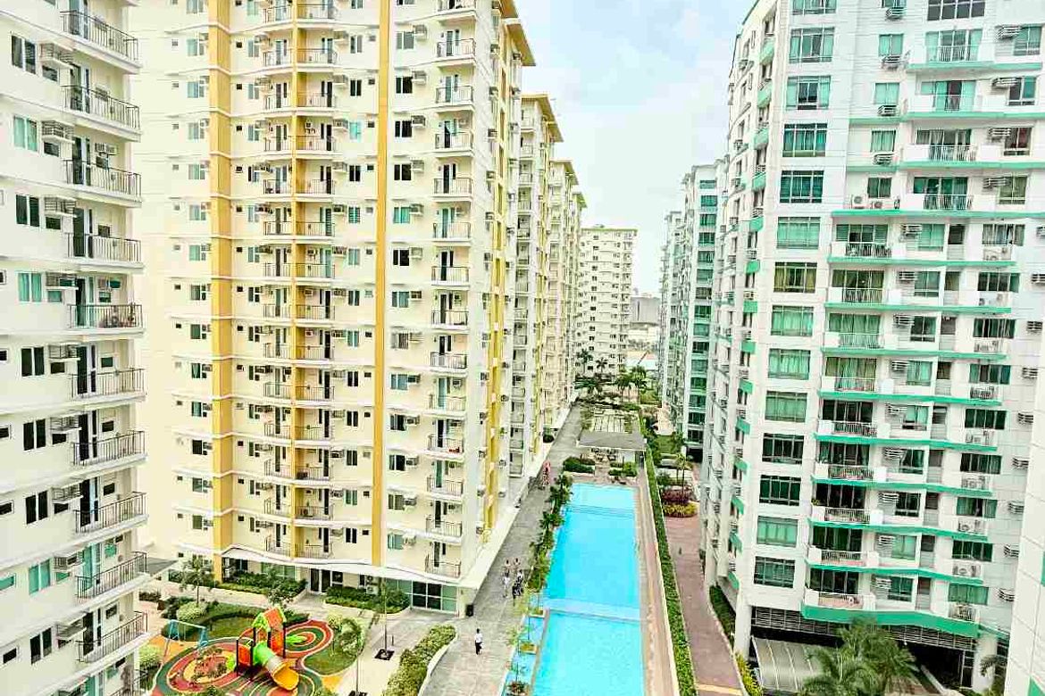 2 Bedroom Condo for Sale in Palm Beach West, Barangay 76, Pasay, Metro Manila near LRT-1 Libertad