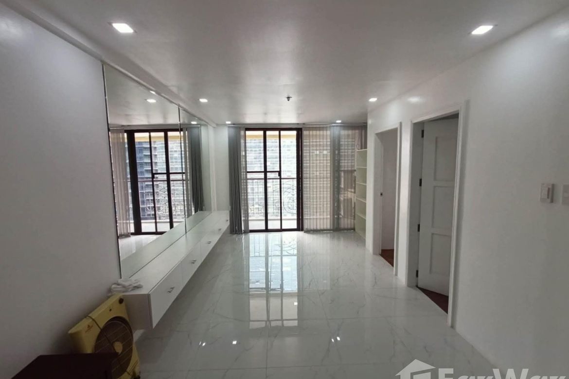 2 Bedroom Condo for Sale in Parc Royale, San Antonio, Pasig, Metro Manila near MRT-3 Ortigas