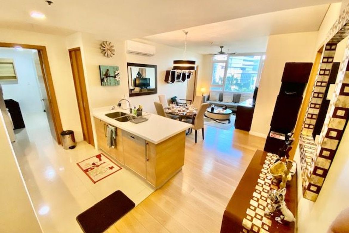 2 Bedroom Condo for Sale in Park Terraces, San Lorenzo, Makati City near MRT-3 Ayala – photo 3