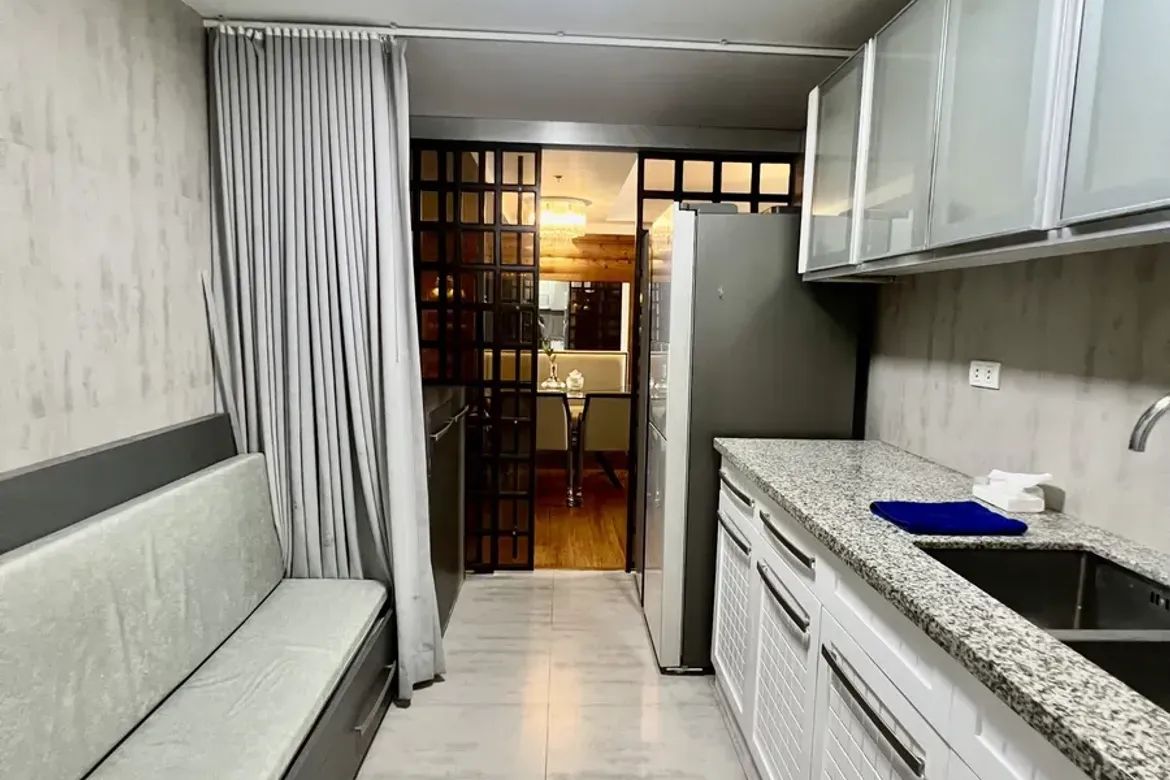 2 Bedroom Condo for Sale in Park Terraces, San Lorenzo, Makati, Metro Manila near MRT-3 Ayala – photo 5