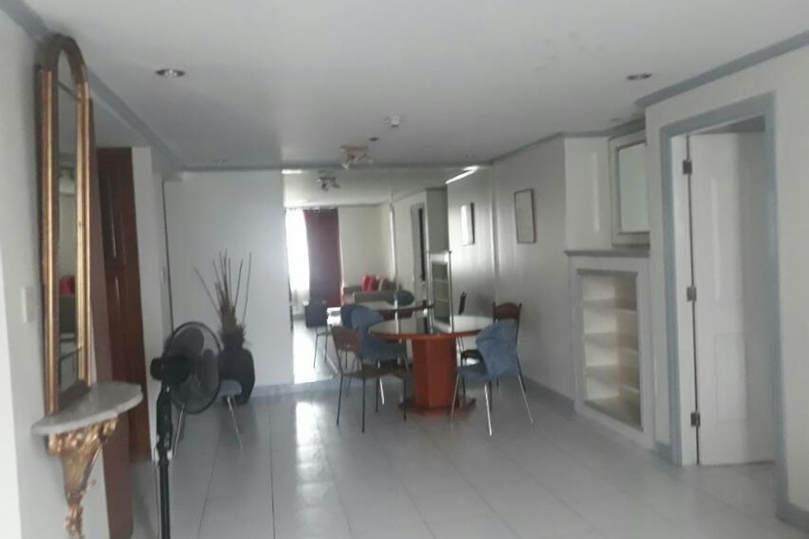 2 Bedroom Condo for Sale in Pio Del Pilar, Makati, Metro Manila