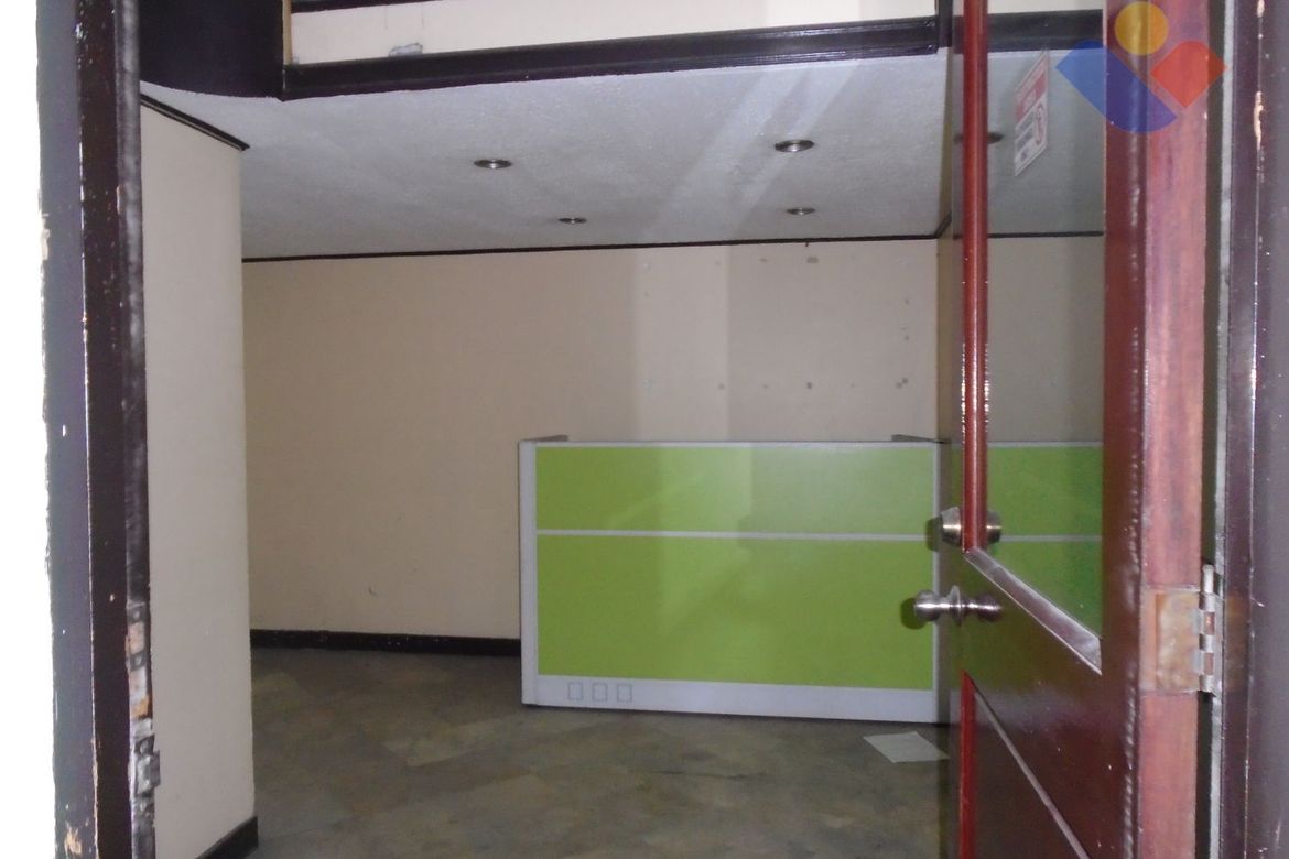 2 Bedroom Condo for Sale in Pio Del Pilar, Makati, Metro Manila – photo 3