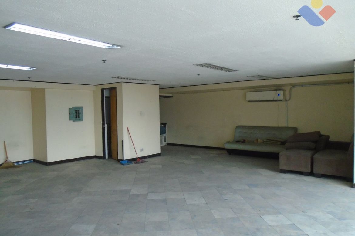 2 Bedroom Condo for Sale in Pio Del Pilar, Makati, Metro Manila – photo 4