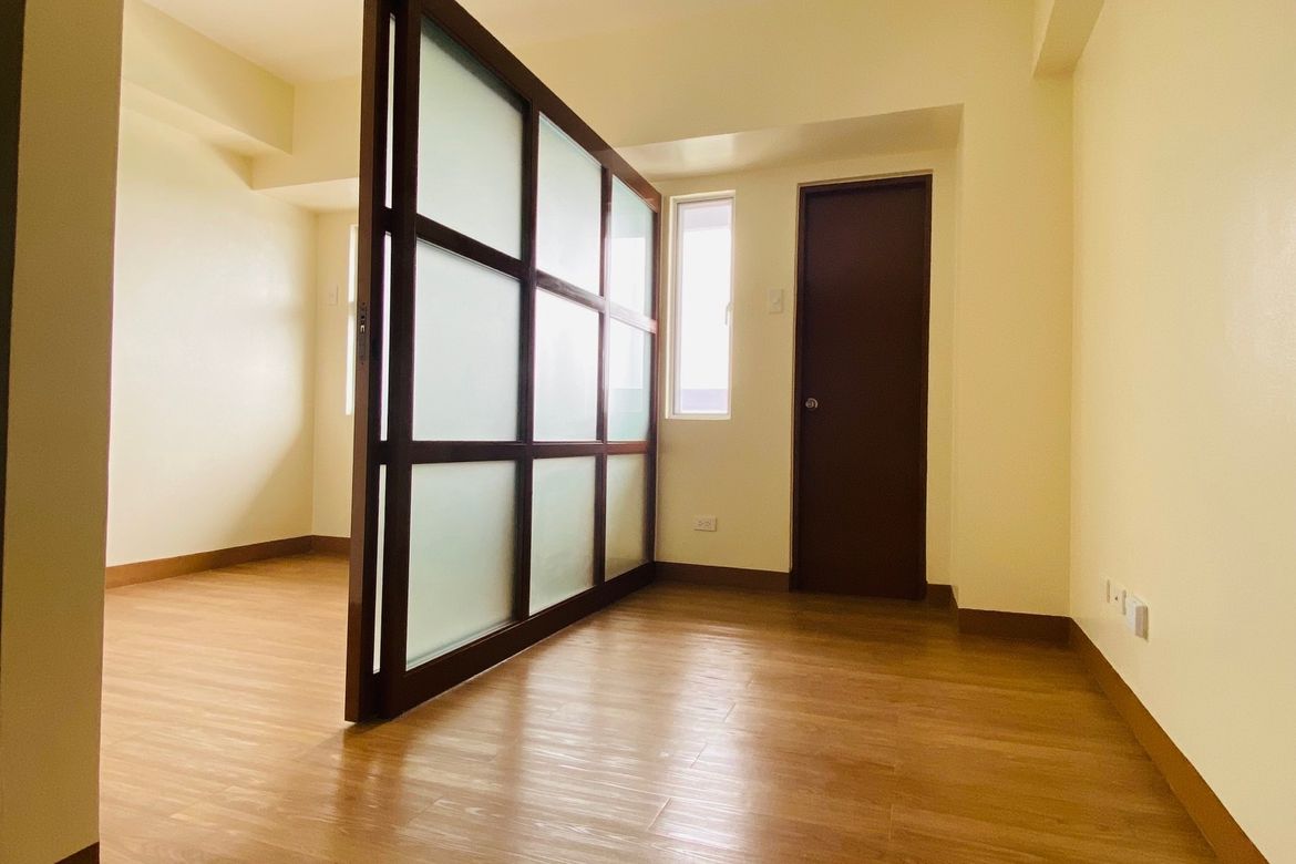 2 Bedroom Condo for Sale in Pioneer Heights 1, Highway Hills, Mandaluyong, Metro Manila near MRT-3 Boni – photo 5