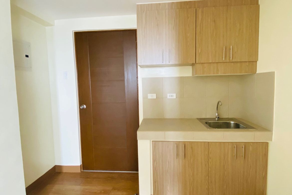 2 Bedroom Condo for Sale in Pioneer Heights 1, Highway Hills, Mandaluyong, Metro Manila near MRT-3 Boni – photo 6