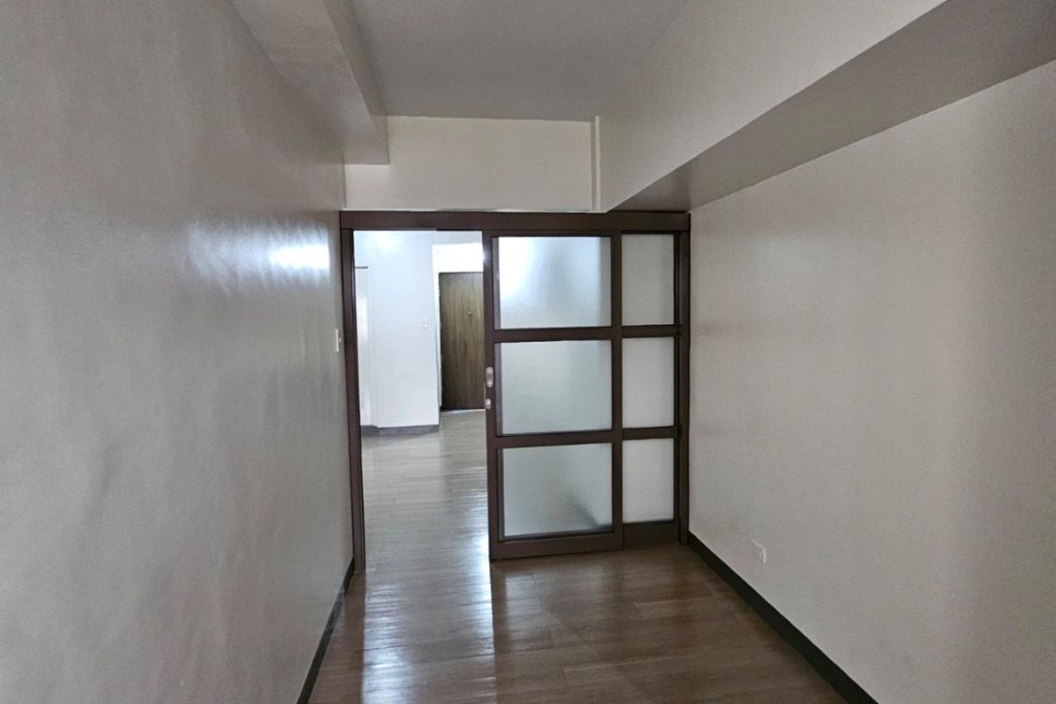 2 Bedroom Condo for Sale in Pioneer Heights 1, Highway Hills, Mandaluyong, Metro Manila near MRT-3 Boni – photo 4