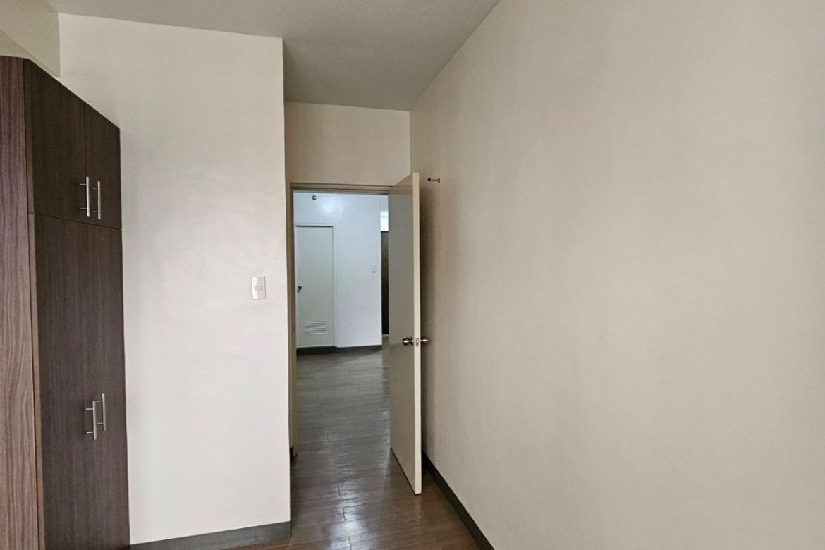 2 Bedroom Condo for Sale in Pioneer Heights 1, Highway Hills, Mandaluyong, Metro Manila near MRT-3 Boni – photo 6