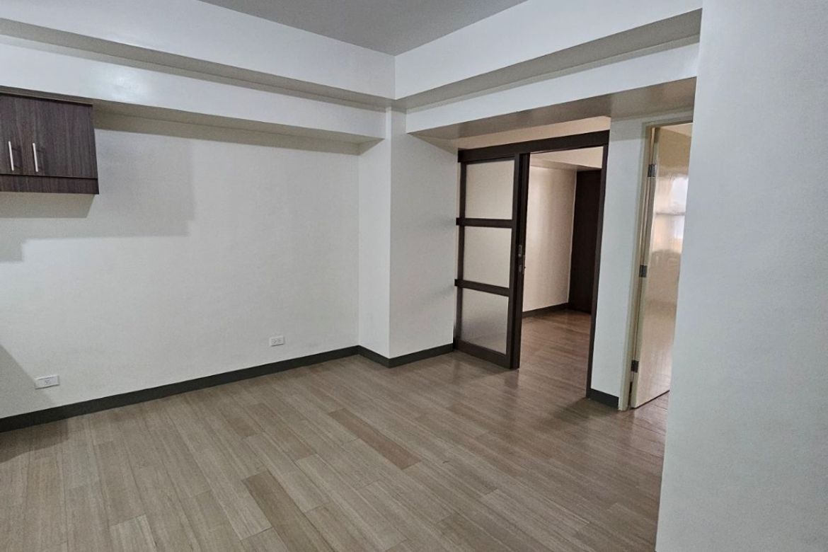 2 Bedroom Condo for Sale in Pioneer Heights 1, Highway Hills, Mandaluyong, Metro Manila near MRT-3 Boni – photo 8