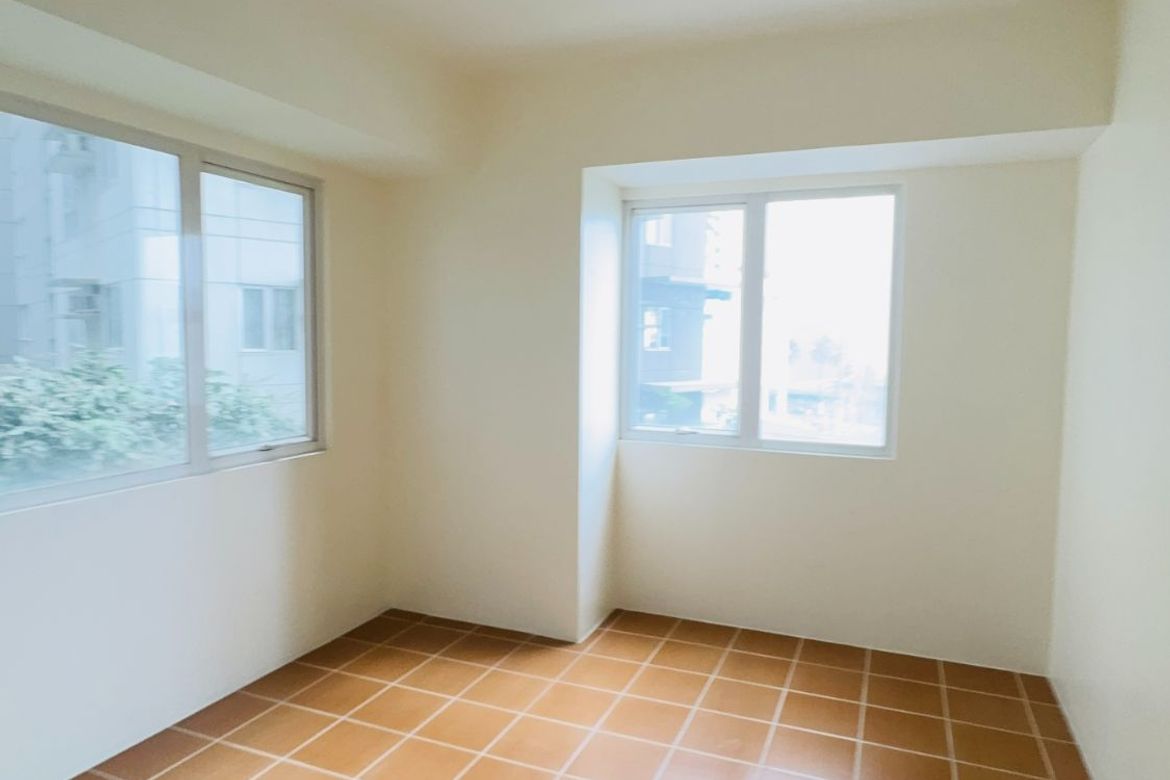 2 Bedroom Condo for Sale in Pioneer Woodlands, Barangka Ilaya, Mandaluyong, Metro Manila near MRT-3 Boni