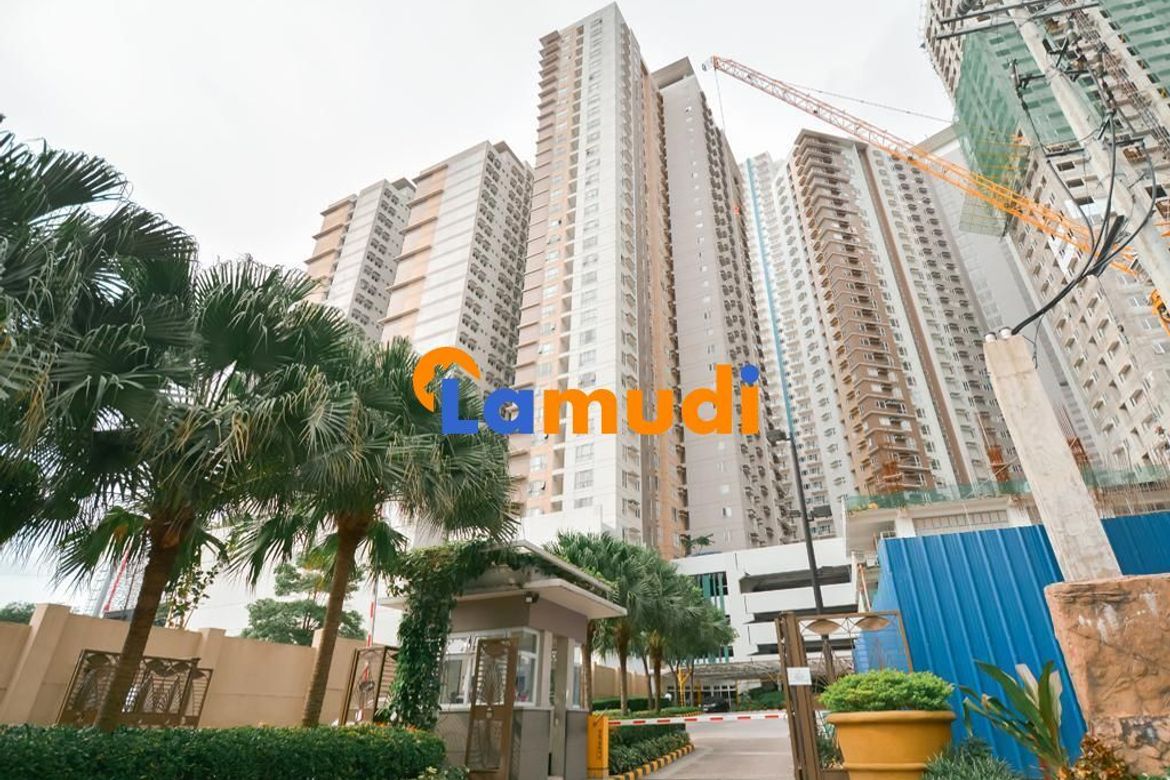2 Bedroom Condo for Sale in Pioneer Woodlands, Barangka Ilaya, Mandaluyong, Metro Manila near MRT-3 Boni