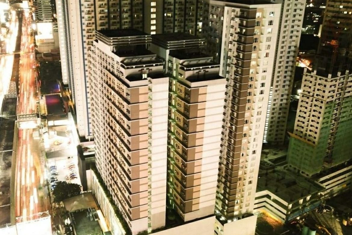 2 Bedroom Condo for Sale in Pioneer Woodlands, Barangka Ilaya, Mandaluyong, Metro Manila near MRT-3 Boni