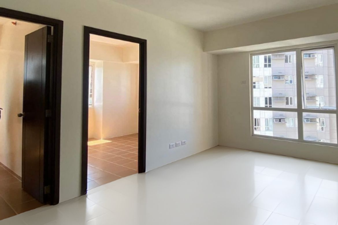2 Bedroom Condo for Sale in Pioneer Woodlands, Barangka Ilaya, Mandaluyong, Metro Manila near MRT-3 Boni