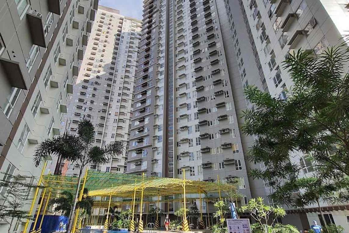 2 Bedroom Condo for Sale in Pioneer Woodlands, Barangka Ilaya, Mandaluyong, Metro Manila near MRT-3 Boni