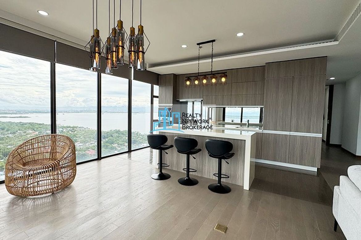 2 Bedroom Condo for Sale in Punta Engaño, Lapu-Lapu, Cebu