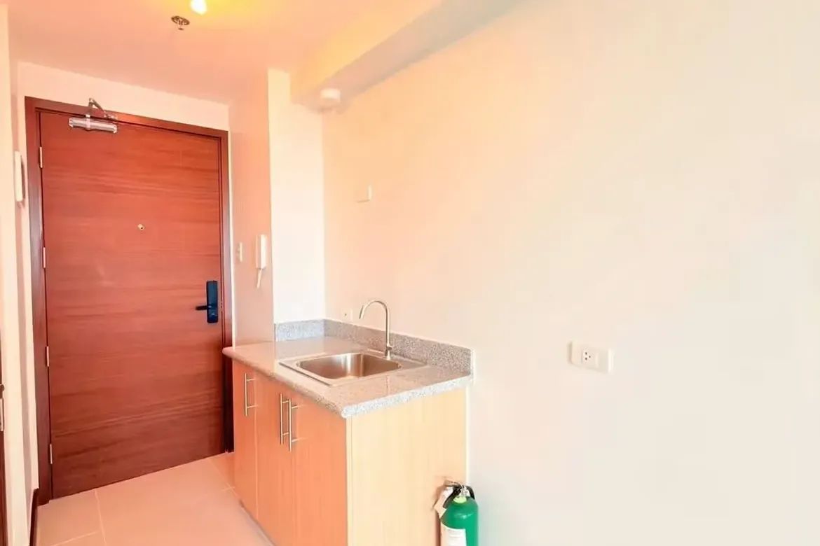 2 Bedroom Condo for Sale in Quantum Residences, Barangay 49, Pasay, Metro Manila near LRT-1 Gil Puyat – photo 2