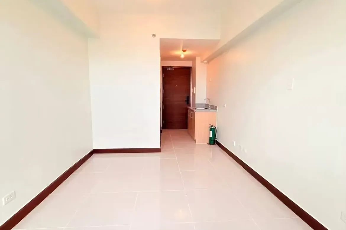 2 Bedroom Condo for Sale in Quantum Residences, Barangay 49, Pasay, Metro Manila near LRT-1 Gil Puyat – photo 3