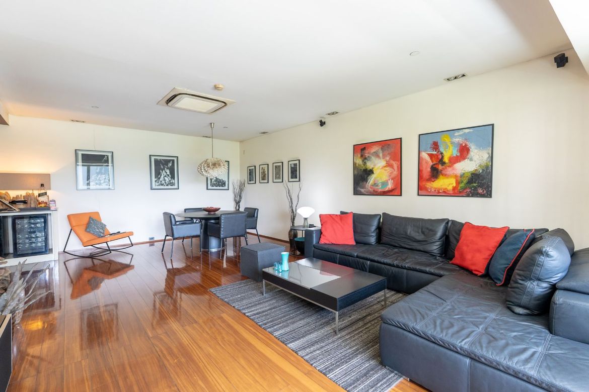 2 Bedroom Condo for Sale in Regent Parkway, BGC, Taguig