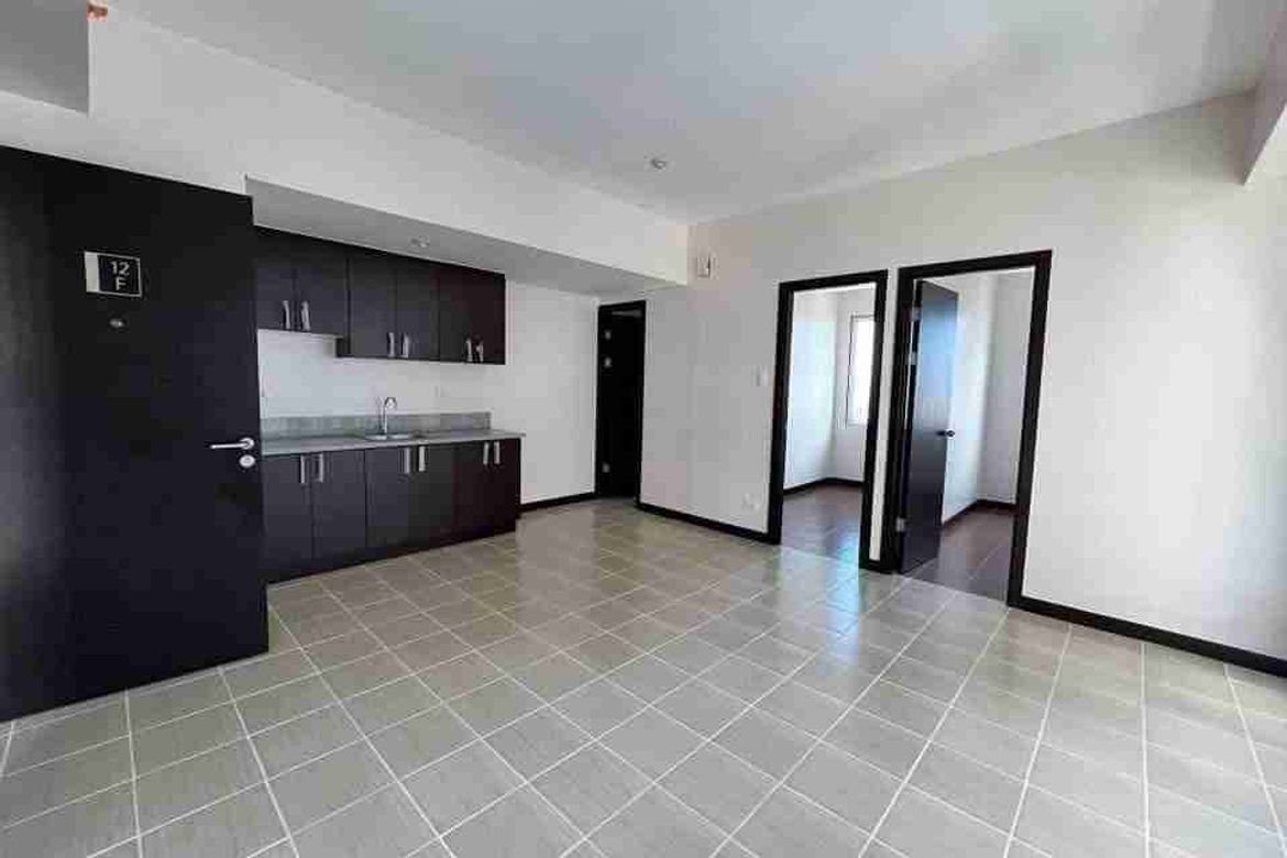 2 Bedroom Condo for Sale in San Lorenzo Place, Bangkal, Makati, Metro Manila near MRT-3 Magallanes