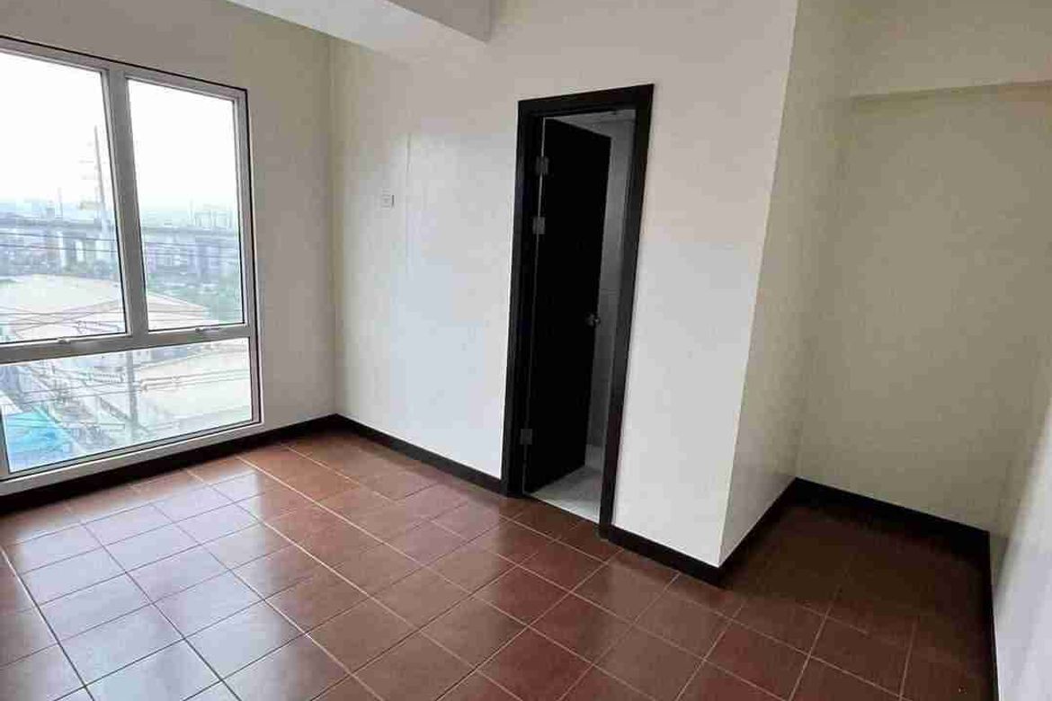 2 Bedroom Condo for Sale in San Lorenzo Place, Bangkal, Makati, Metro Manila near MRT-3 Magallanes – photo 2