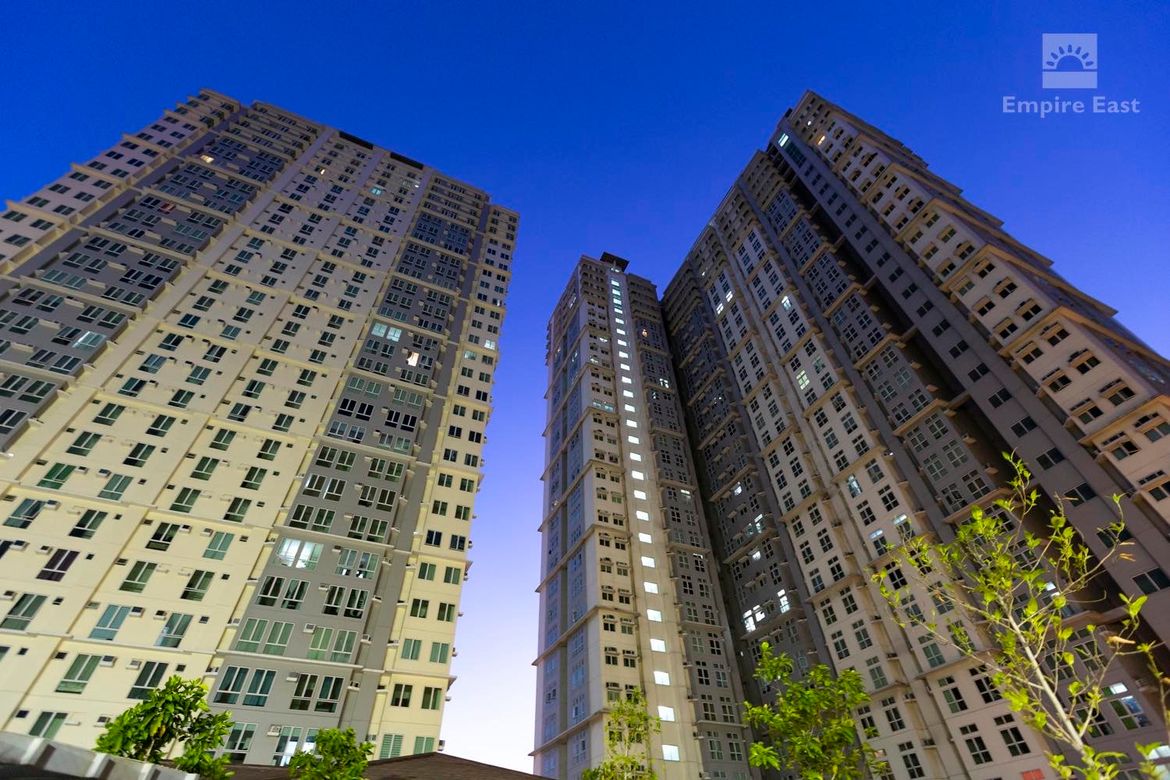 2 Bedroom Condo for Sale in San Lorenzo Place, Bangkal, Makati, Metro Manila near MRT-3 Magallanes