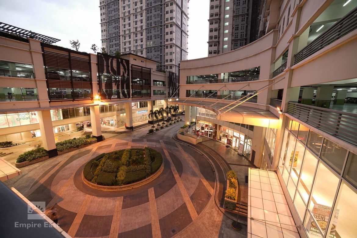 2 Bedroom Condo for Sale in San Lorenzo Place, Bangkal, Makati, Metro Manila near MRT-3 Magallanes – photo 4