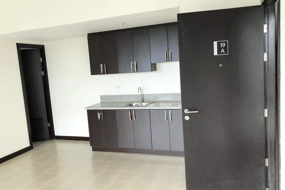2 Bedroom Condo for Sale in San Lorenzo Place, Bangkal, Makati, Metro Manila near MRT-3 Magallanes – photo 7
