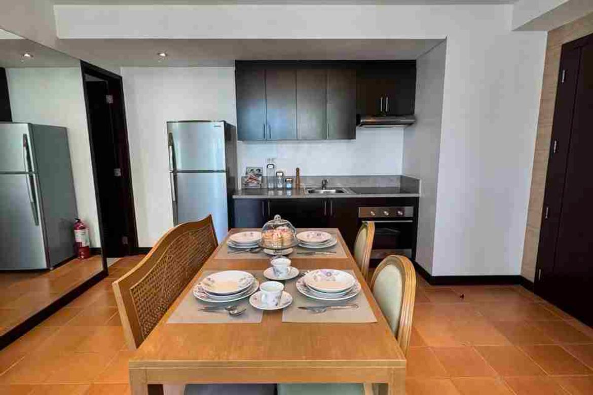 2 Bedroom Condo for Sale in San Lorenzo Place, Bangkal, Makati, Metro Manila near MRT-3 Magallanes