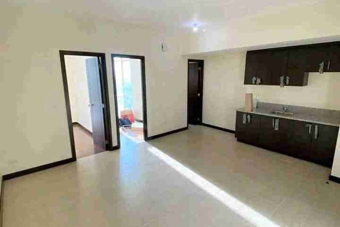 2 Bedroom Condo for Sale in San Lorenzo Place, Bangkal, Makati, Metro Manila near MRT-3 Magallanes – photo 3