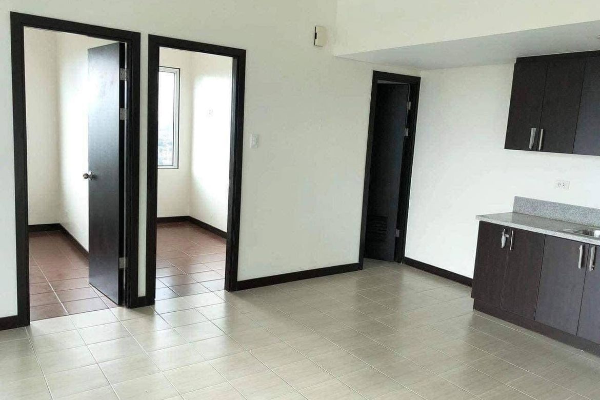 2 Bedroom Condo for Sale in San Lorenzo Place, Bangkal, Makati, Metro Manila near MRT-3 Magallanes – photo 3